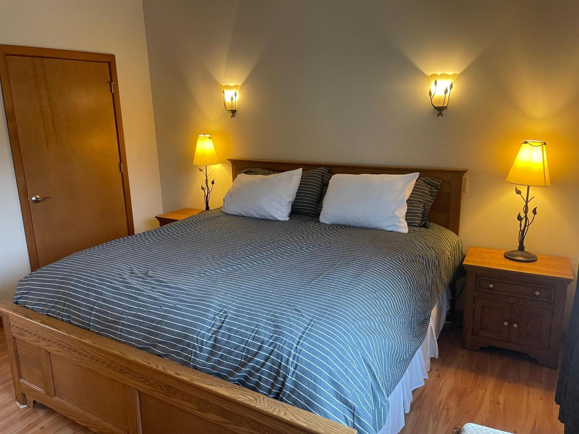 Oceanfront Allyn Apartment Екстериор снимка