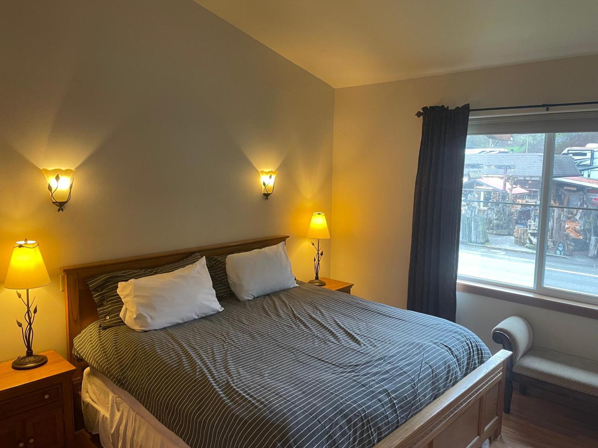 Oceanfront Allyn Apartment Екстериор снимка