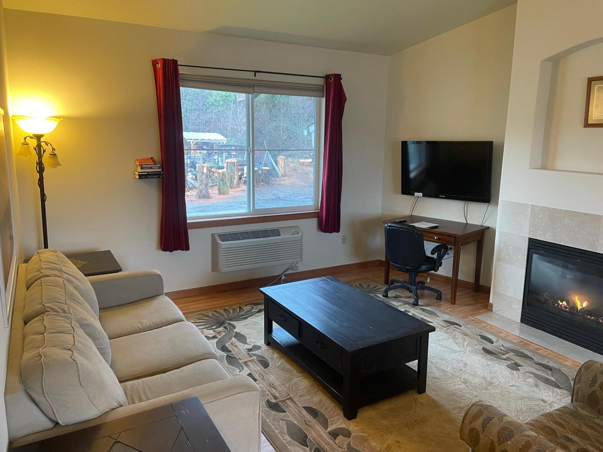 Oceanfront Allyn Apartment Екстериор снимка